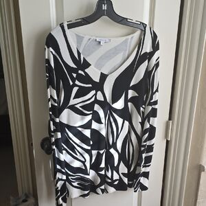 Chico's Monochrome Leaf Print Long Sleeve Top Size 3 (XL) Soft Knit. Worn Once.